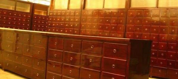 中藥貨架是選擇鋼制的好還是木質(zhì)的好