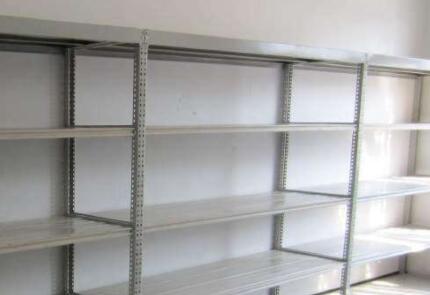 如何計算一個倉庫能放多少貨架？